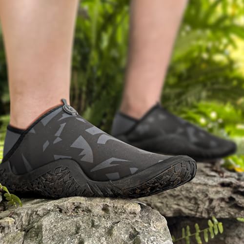 Men Water Shoes Slip On Beach Swim Shoes Aqua Barefoot Shoes Unisex with Stretch Fit