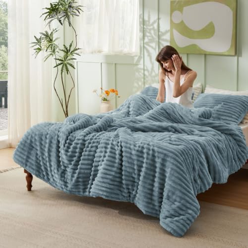 Image of Bedsure Queen Fluffy Comforter Set - GentleSoft 3 Pieces Luxury Fleece Bed Mineral Blue Bedding, Cozy Room Decor Aesthetic, 1 Queen Bed Comforter (90 inchx90 inch) and 2 Pillowcases (20 inchx26 inch)