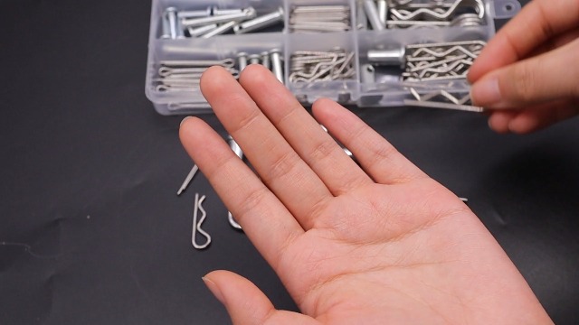 Image of 132Pcs Clevis Pin Cotter Pin Hair Pin Assortment Kit - 304 Stainless Steel 15 Sizes Cotter Pin & R Clips Pin Zinc-Plated Single Hole Flat Head Clevis Pins