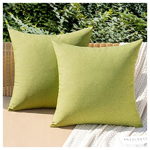 MIULEE 2 Pezzi Federe Cuscini per Divano Impermeabili all'Aperto Copricuscini per Camera da Letto Balcone Giardino all'Esterno Federe in Poliestere Eleganti e Moderni Lavabile 45x45 cm Matcha Verde