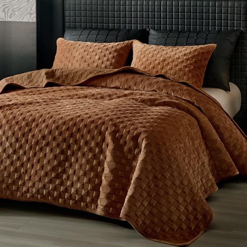 WARMDERN Luxury Velvet Quilt King Size, Geometrical Stitch Velvet Quilts Set, Soft Lightweight Bedspread and Coverlet, Caramel Gold Bedding with 2 Pillow Shams for All Season, 106" x 96"