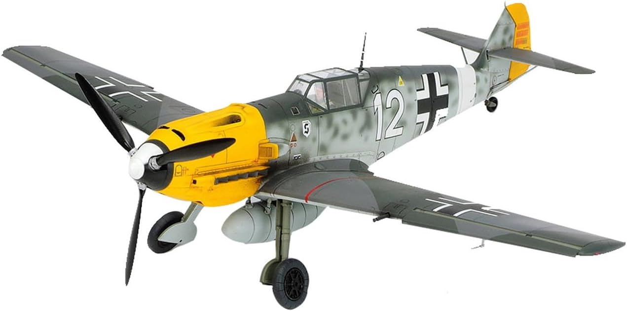 300061063 – 1: 48 WWII Model Set Messerschmitt BF109E-4/7 Trop