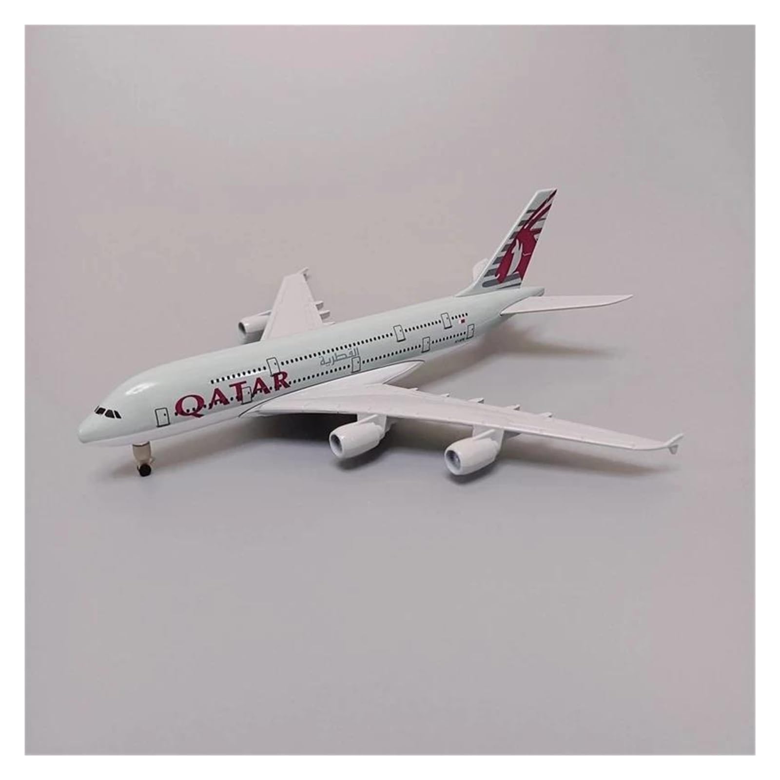 Replica in scala aeroplano 20 Cm Per Qatar Classic 380 Modello Aereo In Lega Metallo Pressofuso Carrello Atterraggio Ruote Giocattoli Da Collezione Per collezioni di visualizzazione
