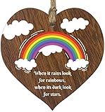 targa a forma di cuore in legno scuro con scritta when it rains look for rainbows, regalo di compleanno per lei, regalo di ispirazione positivo, migliore amica, regalo di amicizia per donne