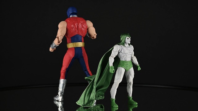 Amazon.com: McFarlane Toys - DC Multiverse Atom Smasher vs. The