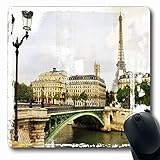 Die rutschfeste Gummirückseite hält das Mauspad an Ort und Stelle.