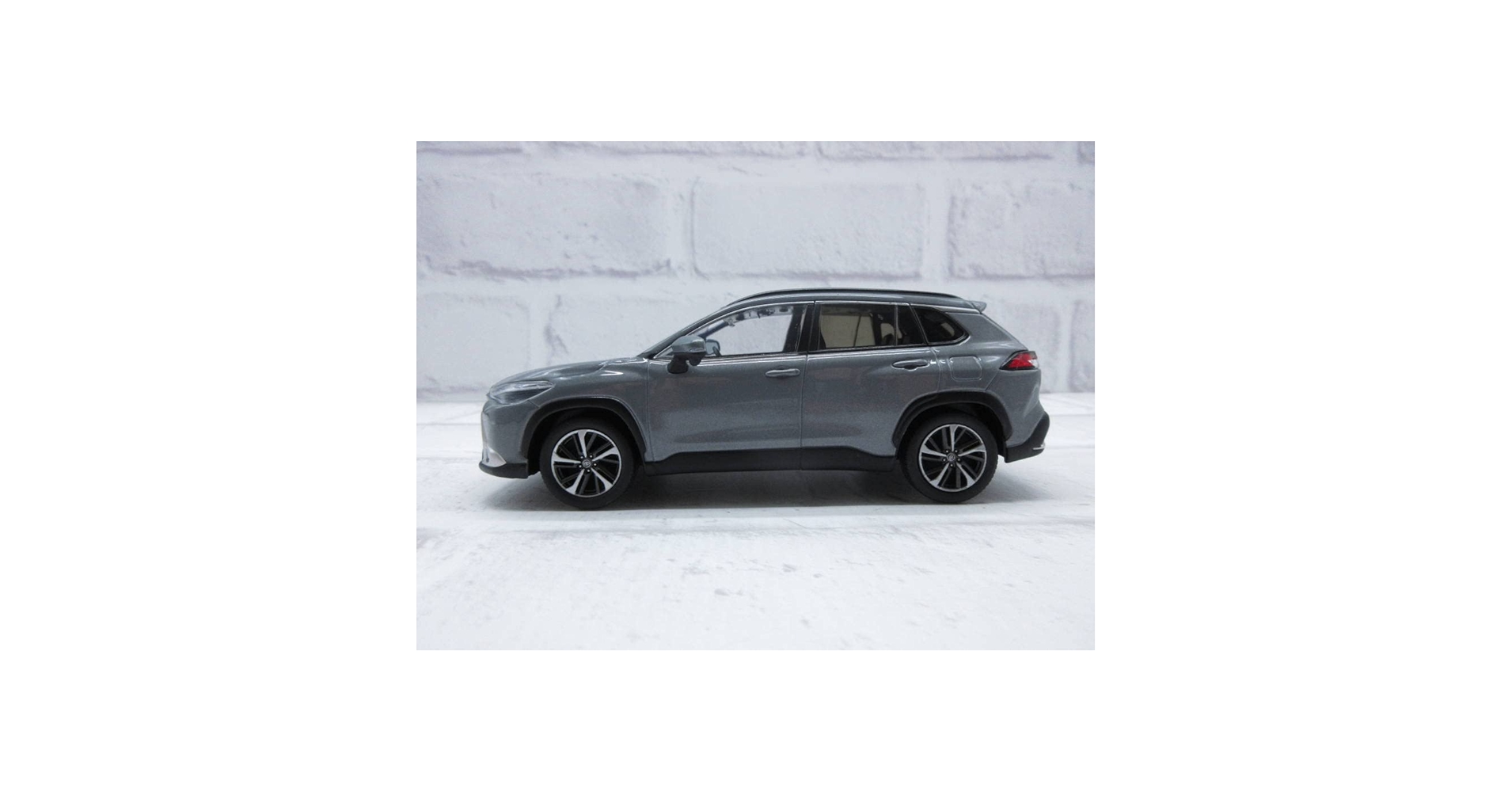 Amazon | 1/30 ミニカー カローラクロス セメント