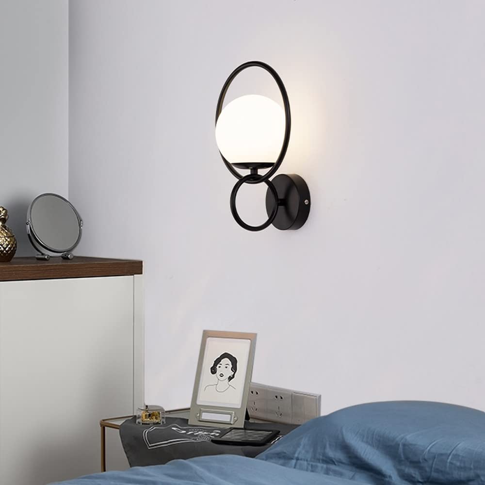 Nowoczesna lampa ścienna do wnętrz geometryczna szklana kula świetlna do wnętrz idealna do przedpokoju kuchni sypialnia stolik nocny E27