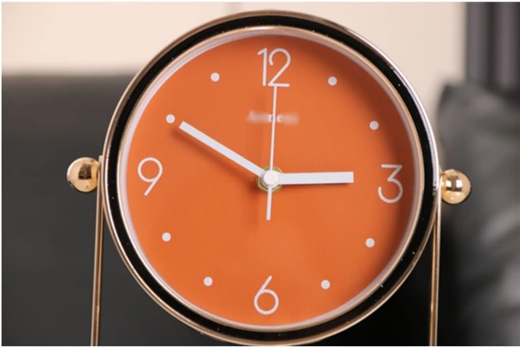 Clock Mute Desktop Quartz Watch Living Room Decorative Clock(E)