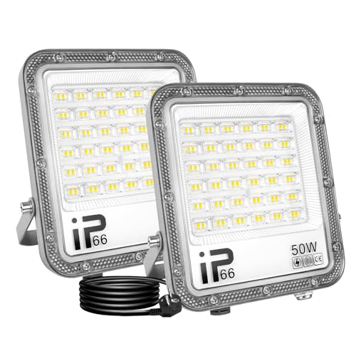 Projecteur led étanche pour éclairer un garage sombre ou un chantier extérieur avec prise