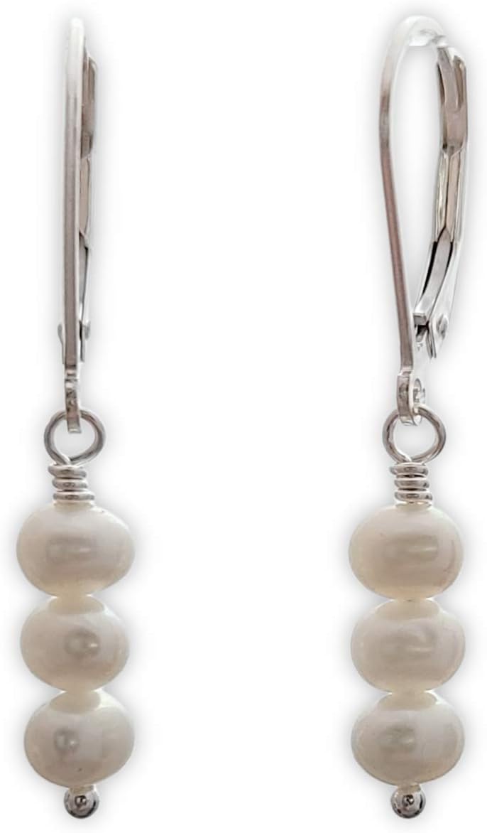 Dangle earrings with 3 small cultured pearls