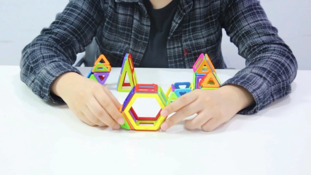116 Pièces Blocs Magnétiques LIVEHITOP - Jeu Construction Aimanté Pour Enfants 3+ Avec Lettres Et Chiffres