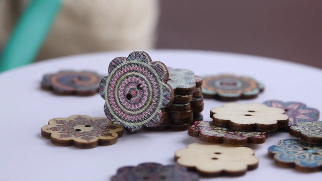 100PCS Assorted Wooden Buttons - Vintage Flower Design, 2 Holes, Mixed Sizes (20mm & 25mm) For Crafts & Sewing