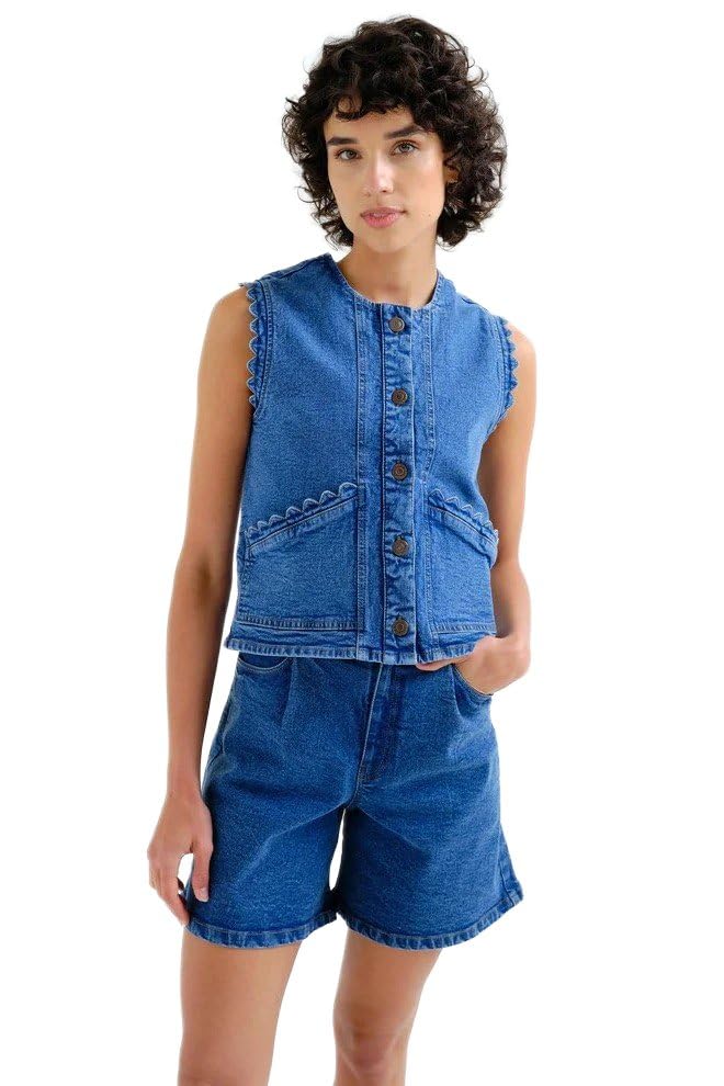 Chaleco vaquero azul de Compania Fantastica ideal para looks de entretiempo