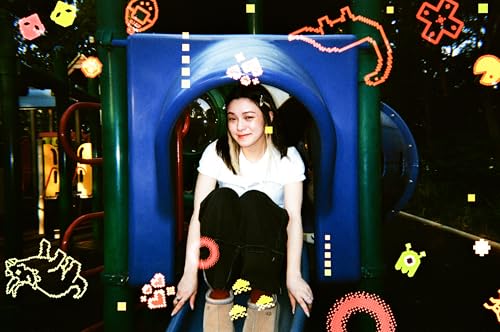 Image of Retocolor Pixelate 400 35mm Disposable Film Camera 27EXP, ISO400, Color Negative Film, Focus Free, Easy to Use, Built in Flash, Single Use (Film and Battery Included) (Pixelate)