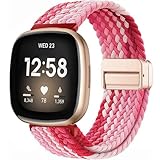 【Matériau de qualité supérieure】Fitbit Versa 4 bracelet tressée en nylon Fabriqué en polyamide recyclé de haute qualité, doux, respirant, élastique, léger, durable, lavable, confortable à porter, respectueux de la peau et sans aucune irritation Yoga, routine d'entraînement et usure régulière Parfait pour les cadeaux spéciaux d'anniversaire, de Noël, de Saint-Valentin ou de vacances pour la famille et les amis.