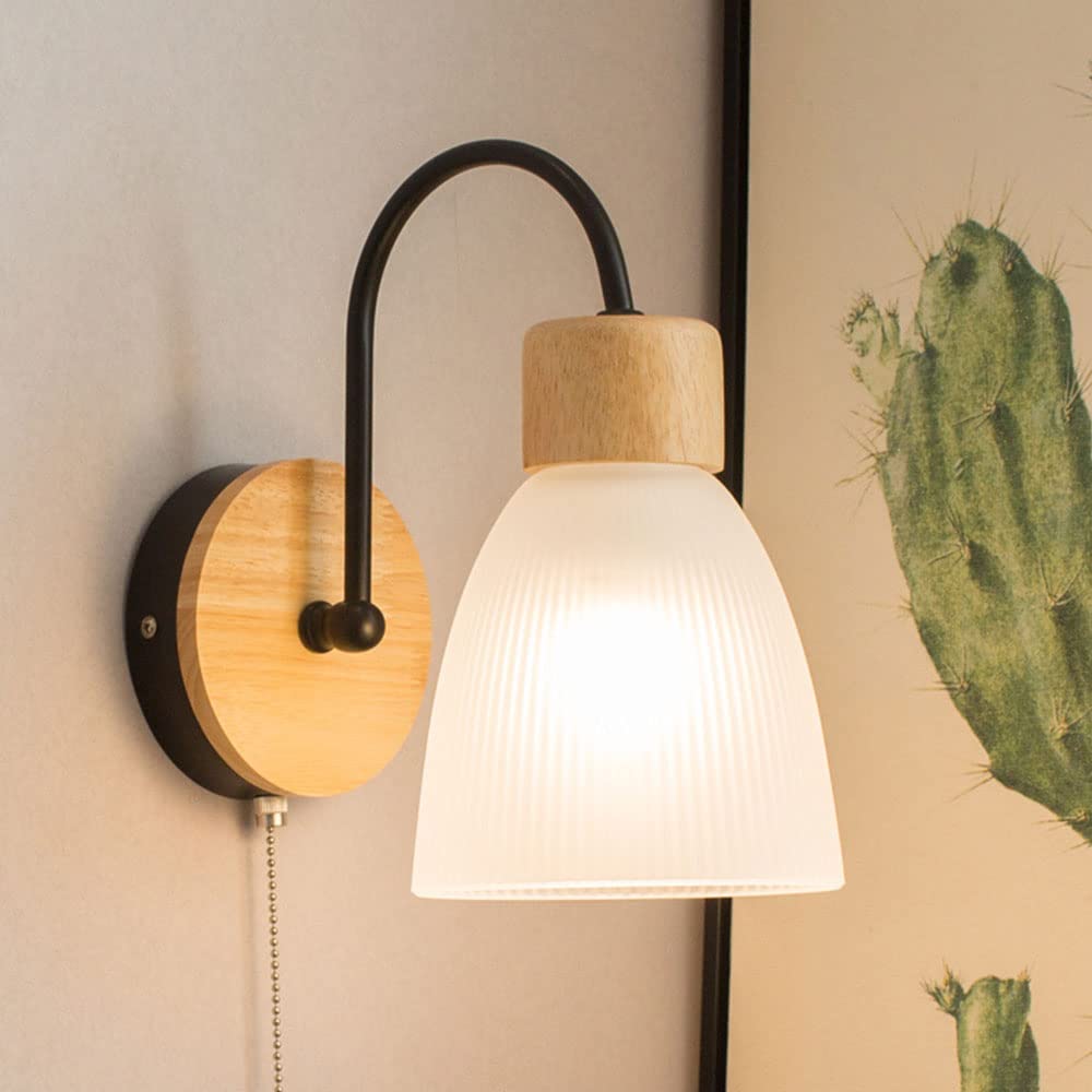 Aplique de pared de vidrio soplado y base de madera noble con acabado artesanal para salón