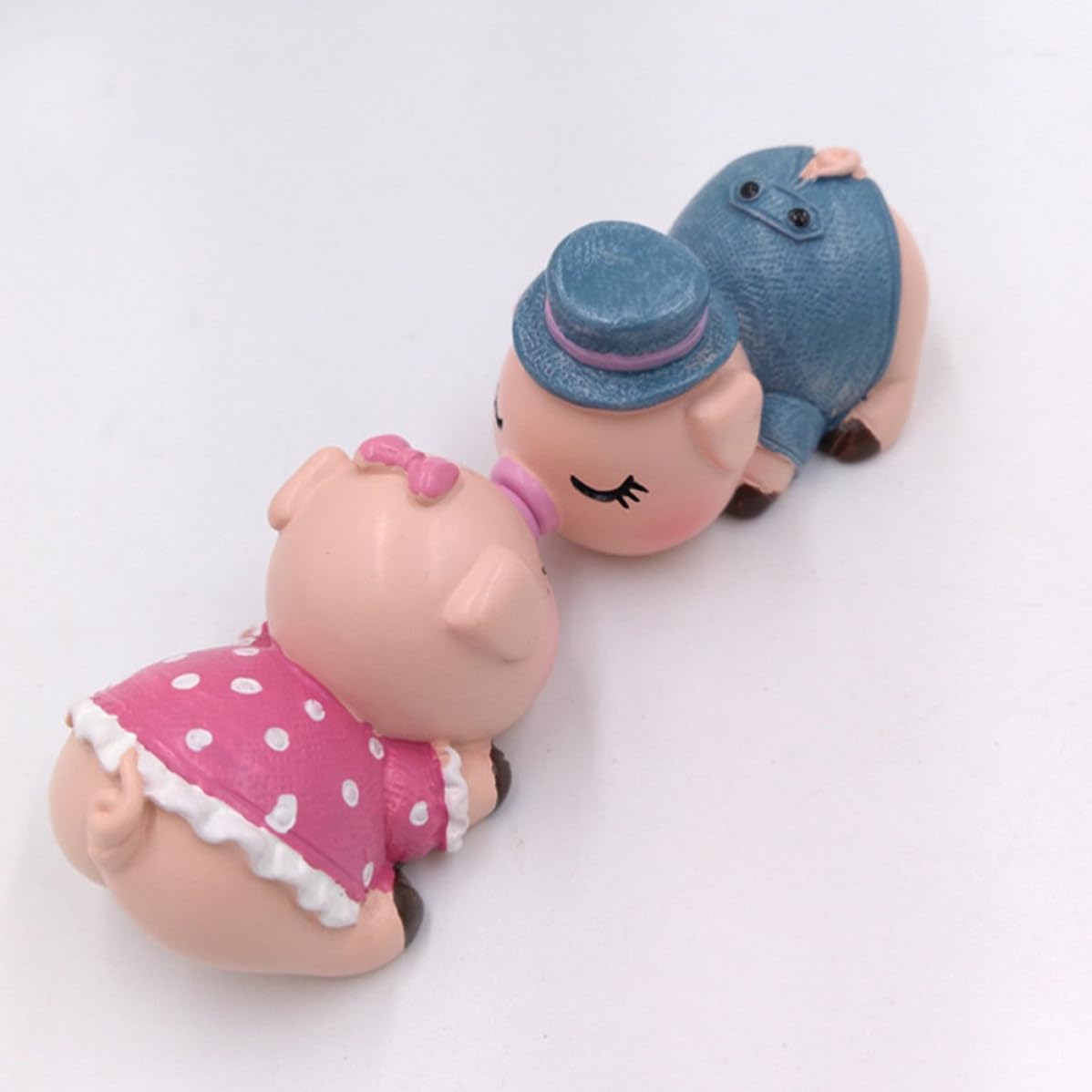 DOITOOL Creative Cartoon Kissing Pig Resin Figurine for Car Dashboard Decor image 3