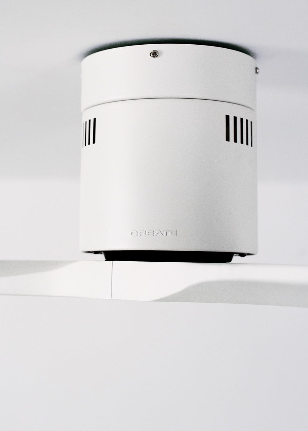 عن قرب view of the CREATE WINDCALM DC Ceiling Fan motor housing