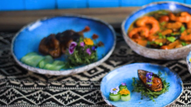 ティンブロ　Eco blue & red サラダ皿ペア　エコー ティンブロ Eco blue & red サラダ皿ペア エコー 青山フラワー