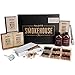 Modern Gourmet Foods, Coffret BBQ fumant Smokehouse, comprenant des copeaux de bois, une boîte de fumoir, de la sauce barbecue et des épices, un thermomètre, des pinces et un guide du gril.