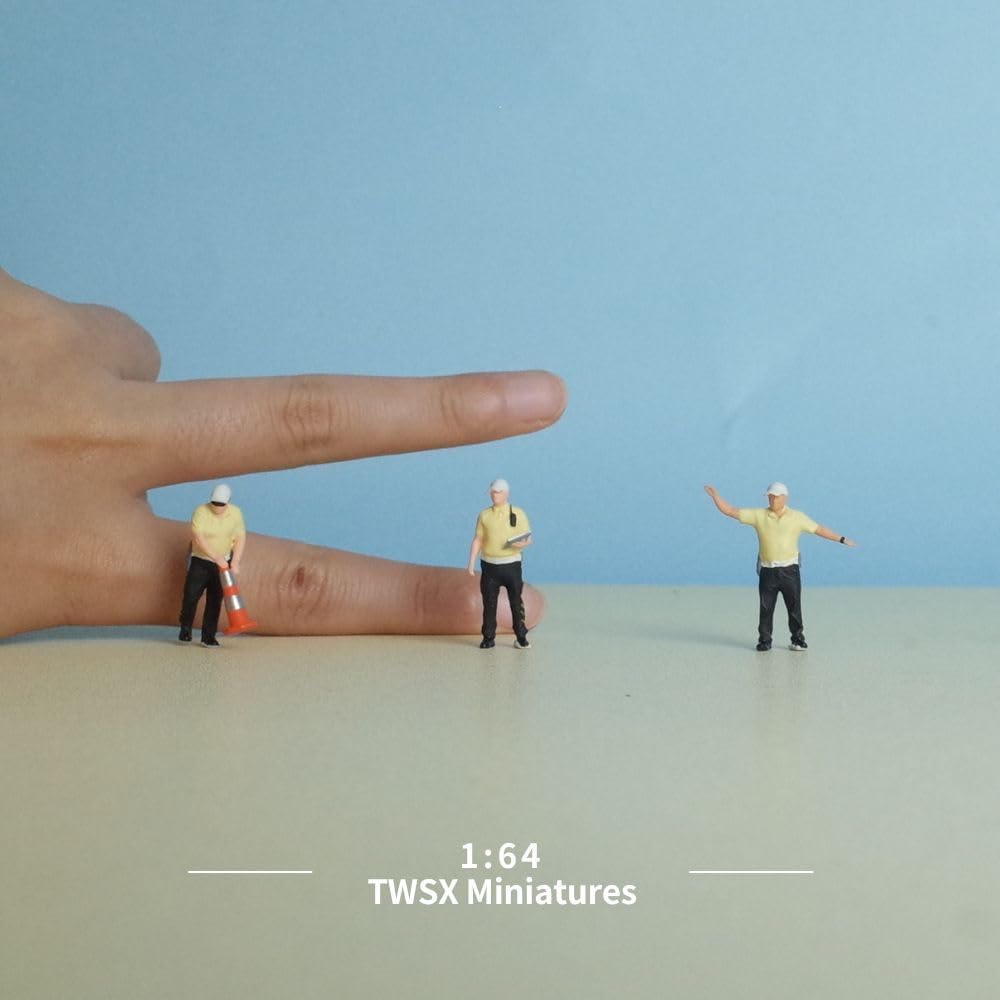 Traffic Police Officers Enforcing The Law 3pcs, 1:64 Scale, Transportation, Miniature Models, Suitable for DIY Landscapes, Creative Scenes, Matching and Macro Photography