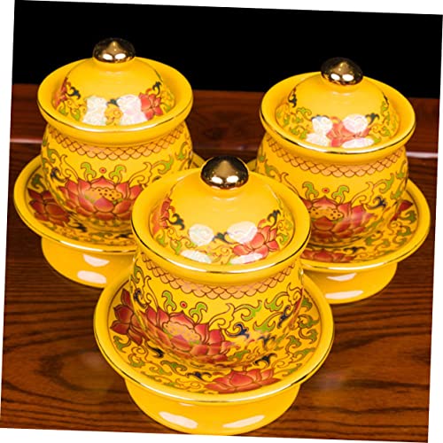 Tasse en céramique jaune pour offrande d'eau au temple