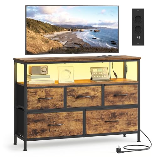 SONGMICS BELLAH Colección – Cómoda para Dormitorio, Mueble de Almacenaje, Iluminación LED Ajustable, Regleta de Enchufes, 1 Estante, 5 Cajones, Industrial, Marrón Rústico y Negro Tinta LGS723KD01