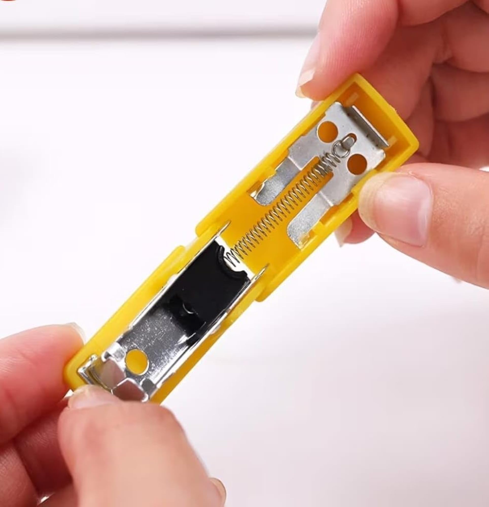 4Pcs Mini Stapler with Staple Pins