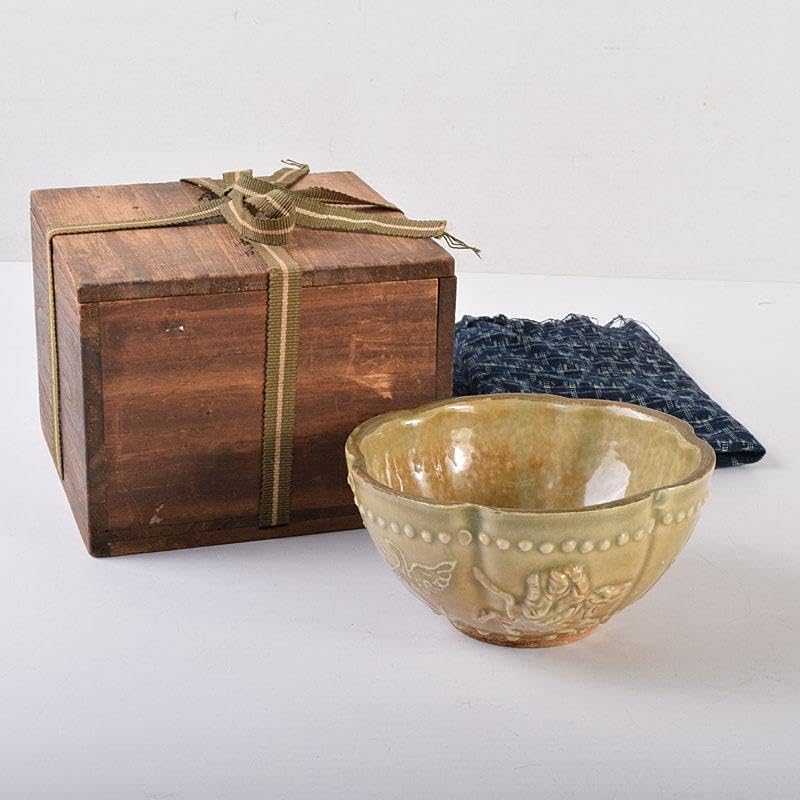 中国　唐　越州窯　青磁　葵花形貼花　茶碗　輪花碗　時代箱　V　R7780 中国 唐 越州窯 青磁 葵花形貼花 茶碗 輪花碗 時代箱