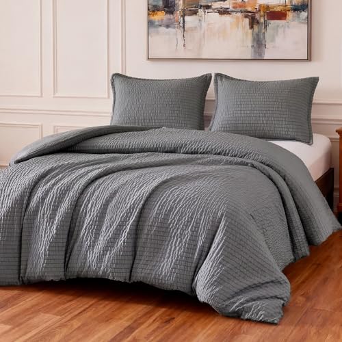 Image of Amazon Basics Duvet Cover Set with Jacquard Geometric Pattern, 3-Piece with 1 Duvet Cover and 2 Pillow Shams, Comforter Not Included, Queen, Dark Gray