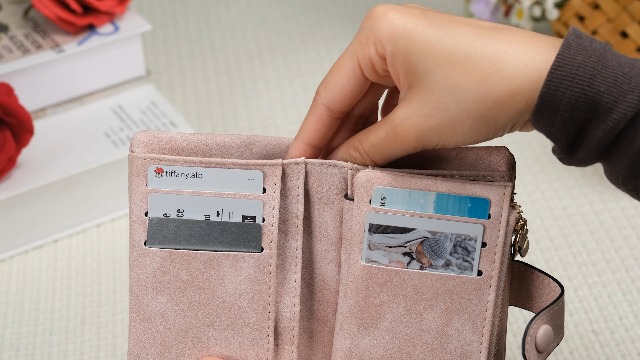 Portafogli Personalizzato Per Donna Con Fiore Del Mese E Nome - Regalo Per Moglie In Pelle PU Verde, Incisione Laser, 15 Scomparti