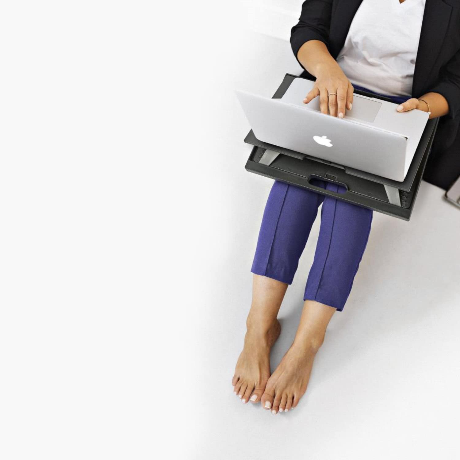NGS LAPNEST - Supporto multifunzionale ed ergonomico per laptop fino a 15,6" con base imbottita, regolabile con 8 livelli di altezza