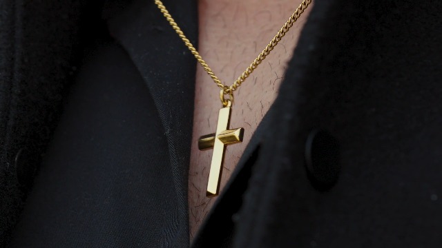 RTZN® Gold Cross Necklace For Men – 18K Mens Gold Cross Necklace
