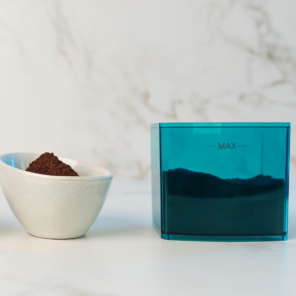 Kávéőrlő használat közben