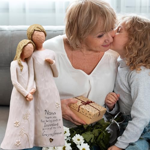 Figura decorativa abrazo abuela y nieta en resina pintada miniatura 4