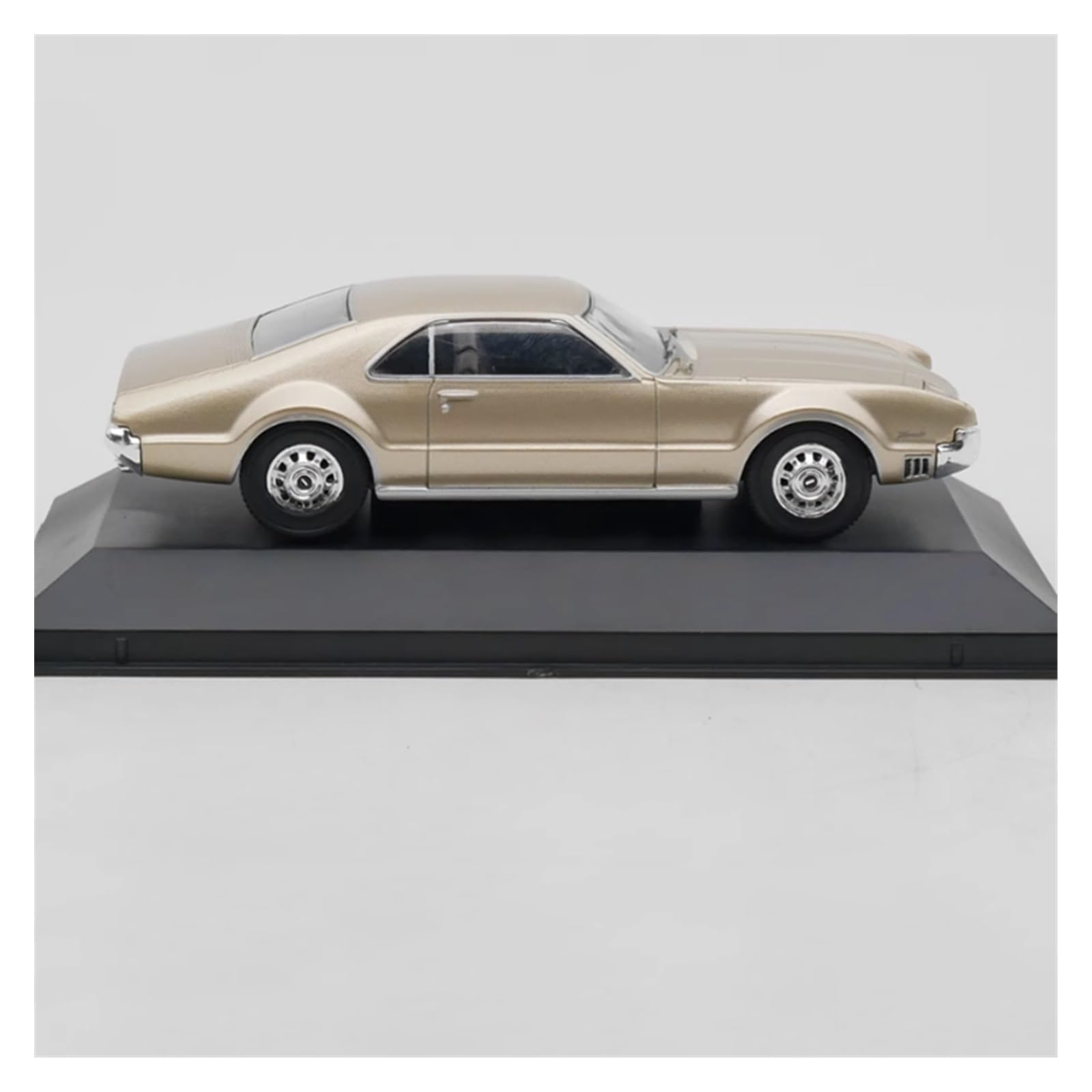 Amazon | ミニカーモデル 1:43スケール オールズモビル トロネード