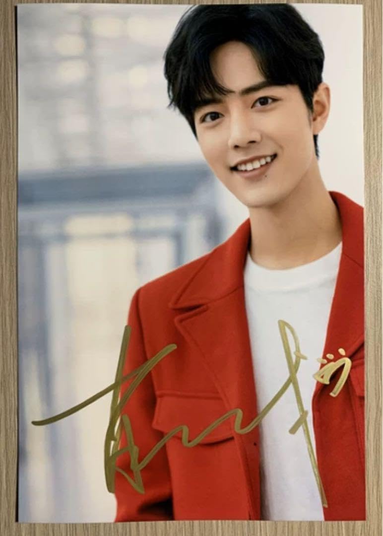 Amazon.co.jp: 肖戦笑顔の直筆サイン写真 : おもちゃ