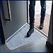 HomeProtect® | Schmutzfangmatte - SUPERDÜNN 2 mm, Selbstklebende Fußmatte, Schuhmatte, Fußabstreifer, Sauberlaufmatte, Montagematte, rutschsicher - waschbar - grau, versch. Grössen (75 x 119 cm)