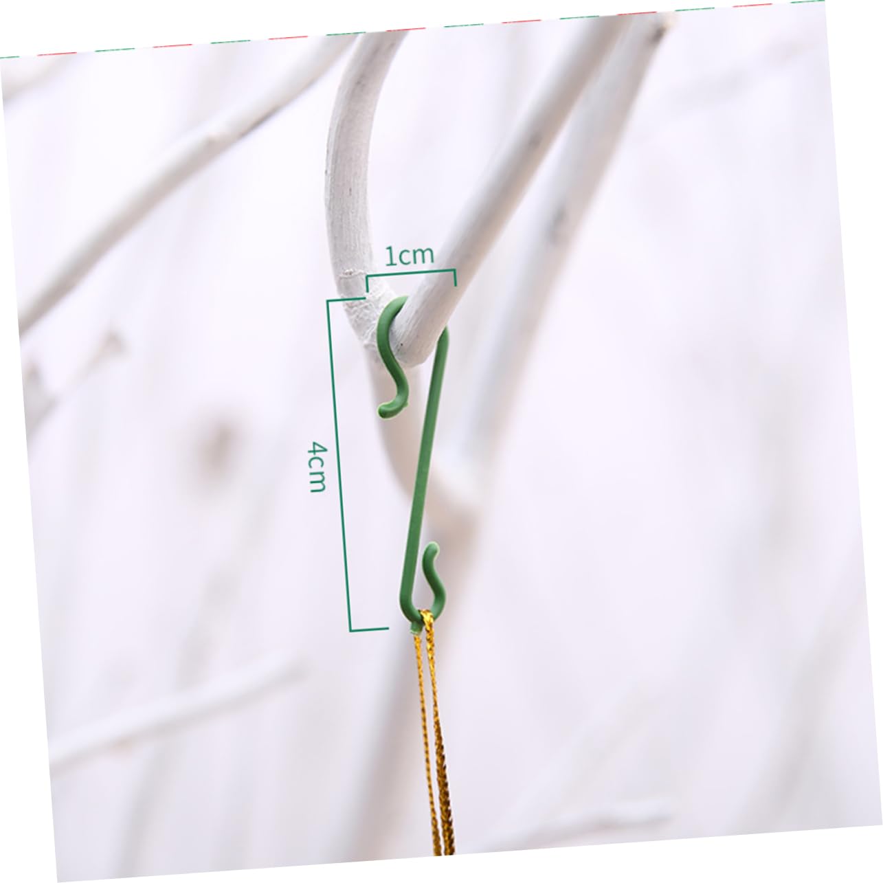 PRETYZOOM 200pcs Sturdy Plastic Christmas Hooks Decorative S-Shaped Hangers for Tree Wedding