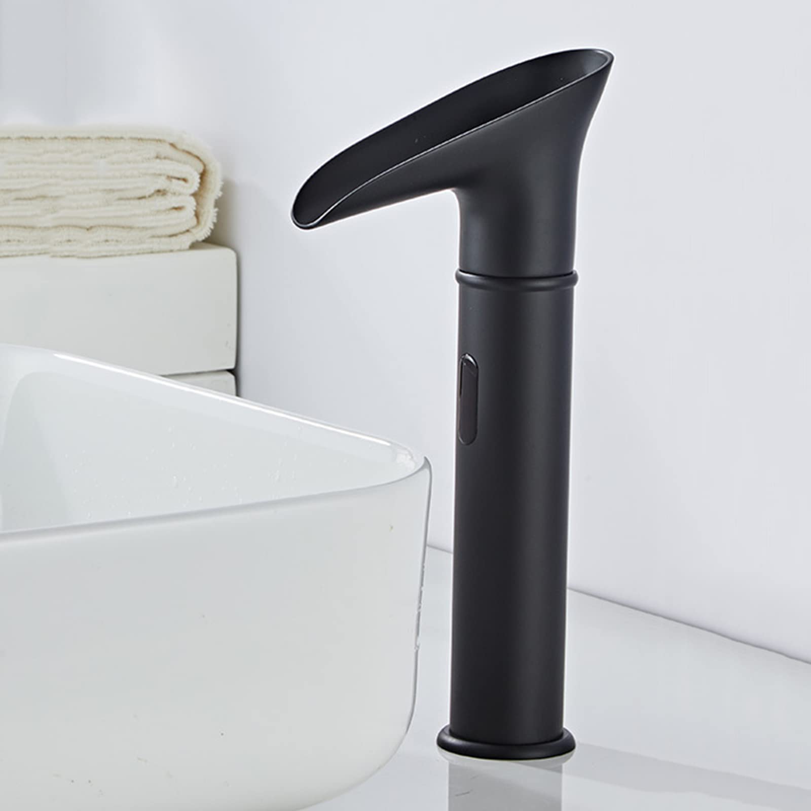 Robinet de lavabo cascade noir pour une salle de bain moderne et zen