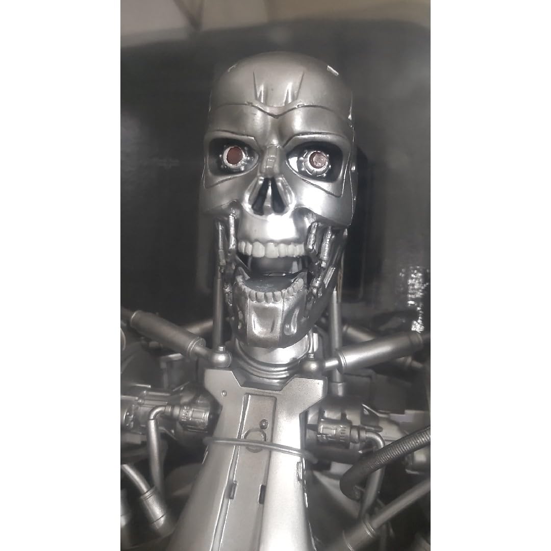 Amazon.co.jp: #ターミネーターT800。エンドスケルトン。深紅に輝く