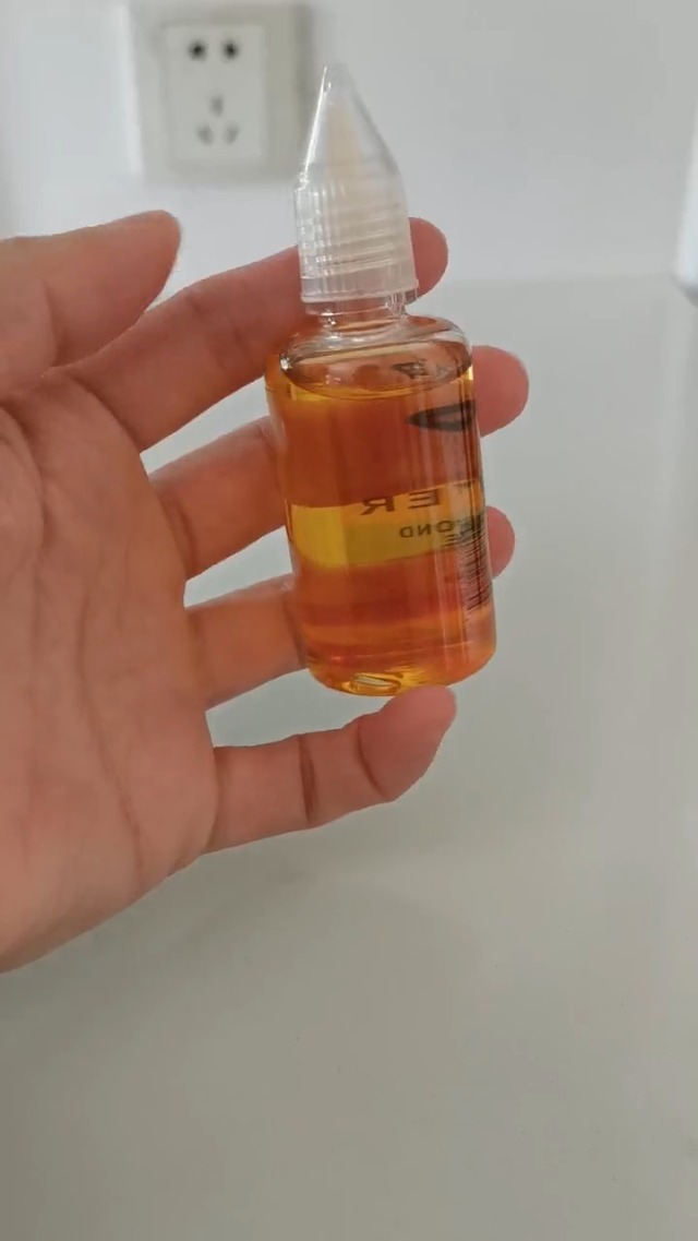 Image of Fast Acting Remover for Tape-in Hair Extensions, Wig Glue, and Double-Sided Extension Tape (One Bottle)