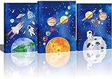 KAIRNE 3er Set Bilder Kinderzimmer mit Rahmen,Planeten Wandbild,Weltraum Bild für Junge Schlafzimmer,Astronaut Rakete Kinderposter Wanddeko für Babyzimmer Wohnzimmer Geschenk Dekor,30×40CM,Holzrahmen