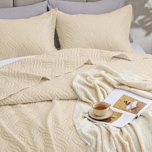 Love's cabin King Size Quilt Bedding Set Camel Bedspreads - Bed Summer Lightweight Bedspread Comforter - Wave Pattern Bedding Coverlet for All Season - 3 Pieces (1 Quilt, 2 Pillow Shams)