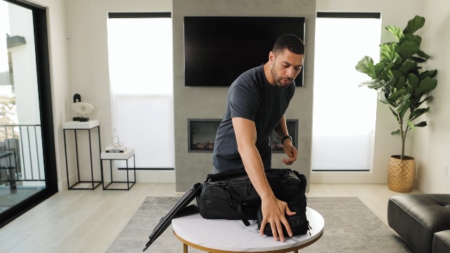 バック Max Backpack | Minimal 32L & 30L Backpack for Travel & EDC – Able