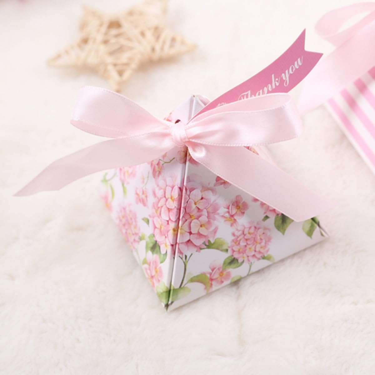 iplusmile Set da 25 Scatoline Portaconfetti a Forma di Piramide in Carta Leggera Stampa su Entrambi i Lati, per Matrimoni e Anniversari, Confezioni Regalo Uniche