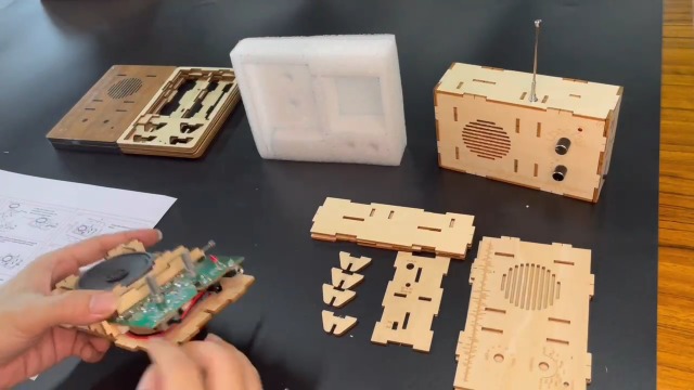 Amazon.co.jp: ZHIWHIS DIYラジオ小型 ポータブル FM AM ワイドfm対応
