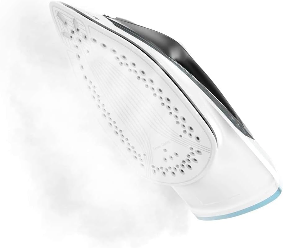 Ніжні бок view of the Turbo Slide soleplate of the Cecotec IronHero 2600 Force steam iron