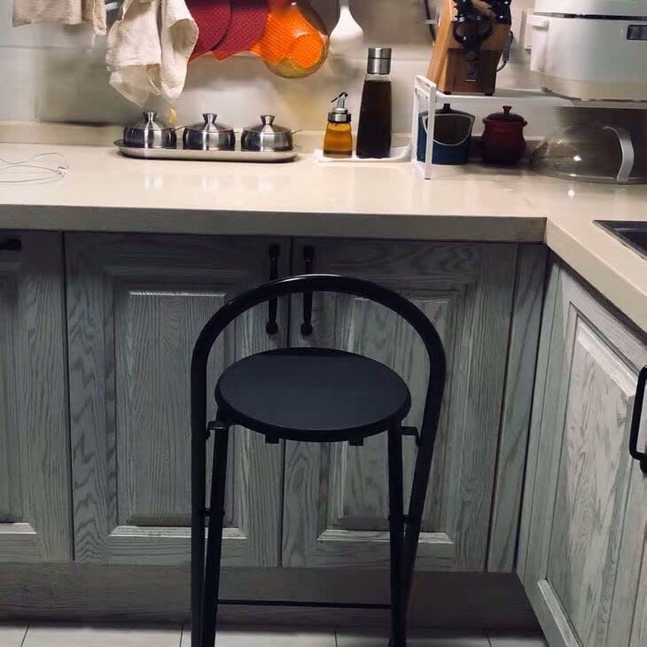 Tabouret de bar pliable avec dossier blanc pour éviter le mal de dos au comptoir